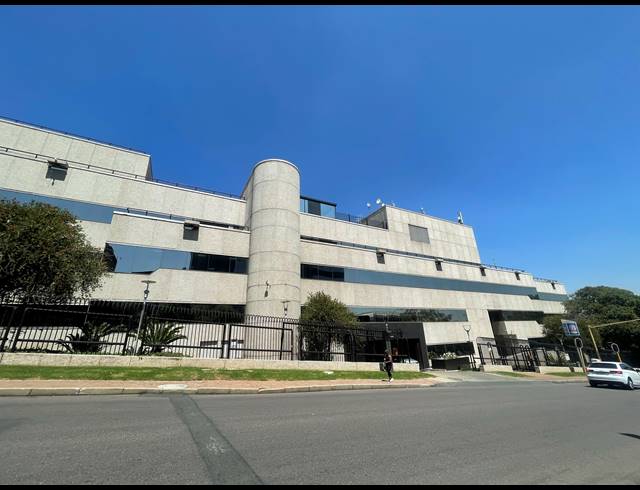 23.92M² SERVICED OFFICE TO LET IN ROSEBANK